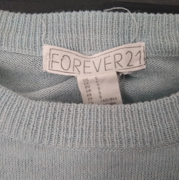 💚Forever21 crew neck Sweater blue penguin - Picture 2 of 3
